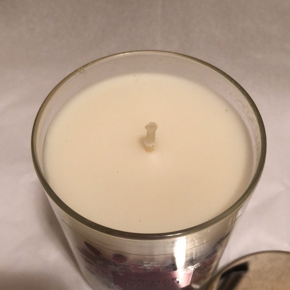 NWT Bath & Body Works White Barn Winter Berry Ice. 8 oz. Single wick. - Picture 5 of 10